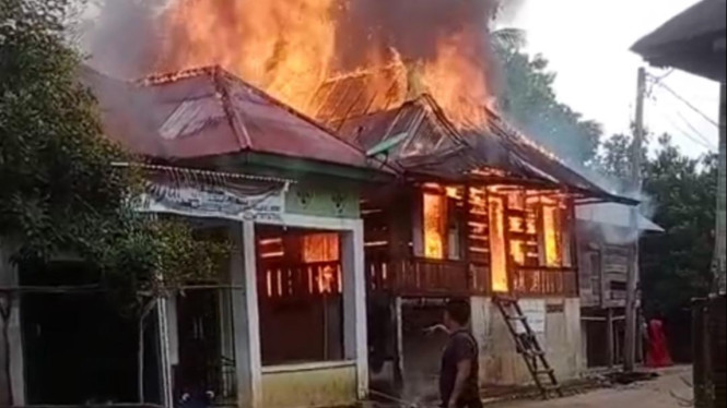 4 Unit Rumah di Bungo Jambi Ludes Dilalap Si Jago Merah